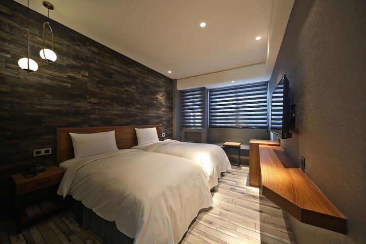 Room 19 of 33
