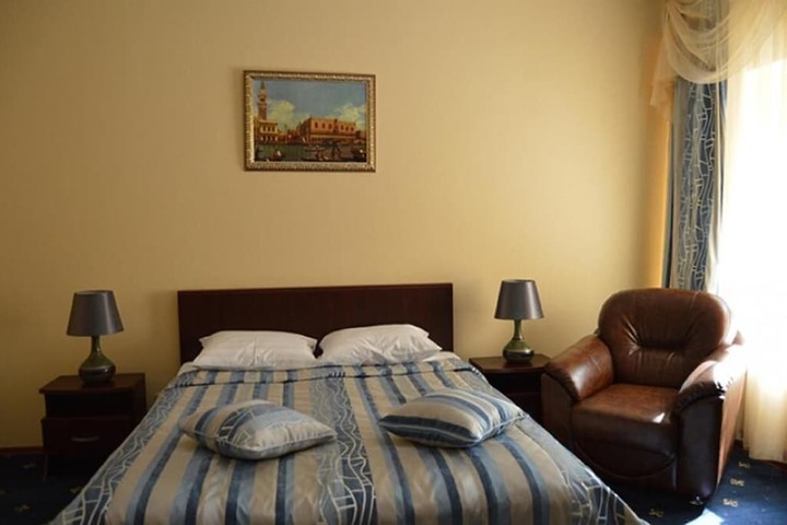 Room 17 of 19