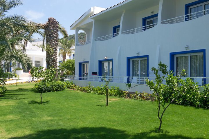 Hotel Exterior 160 of 191