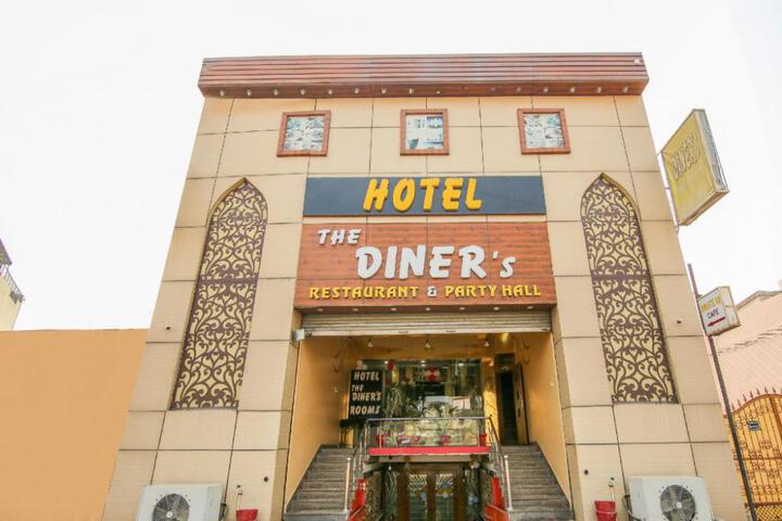 OYO 72463 Hotel Sunder Palace