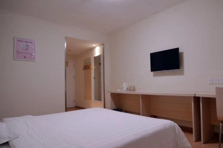 Room 5 of 10