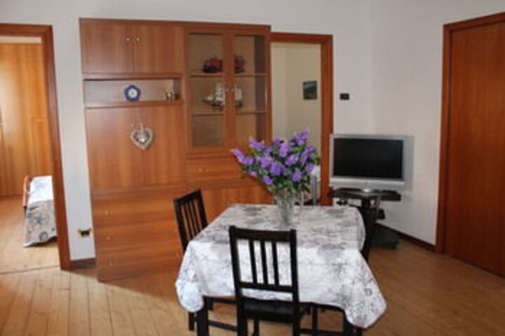 Room 392 of 499