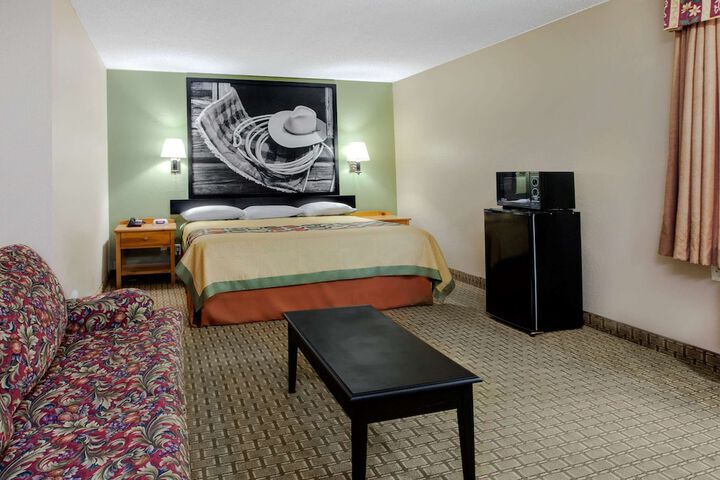 1 King Bed (2 of 10)