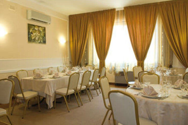Ballroom/Hall 9 of 32