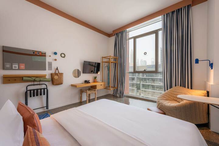 Room 10 of 65