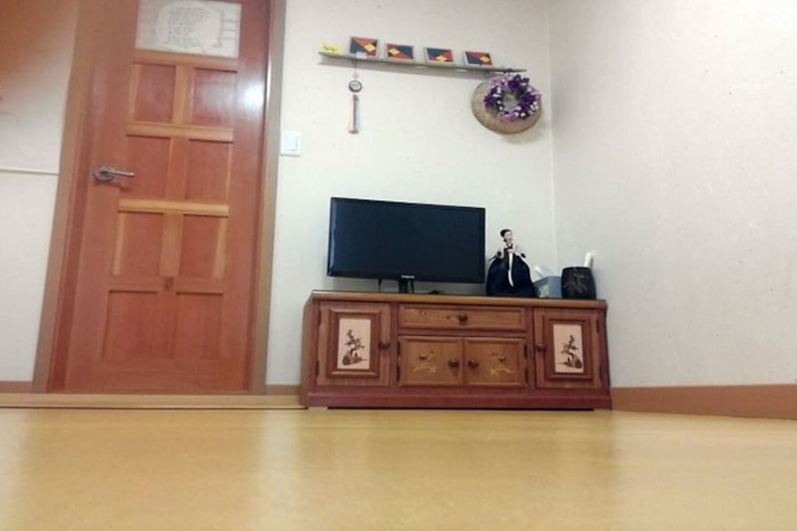 Room 8 of 14