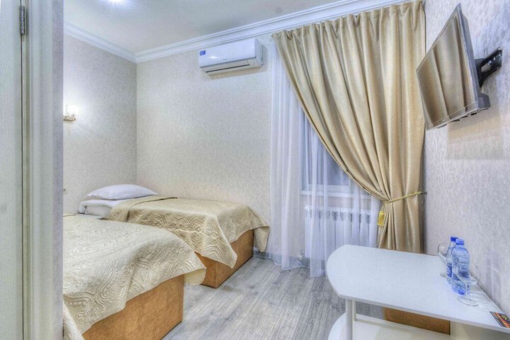 Room 11 of 27