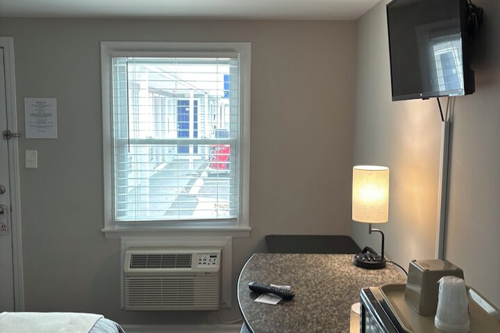 Room 6 of 20