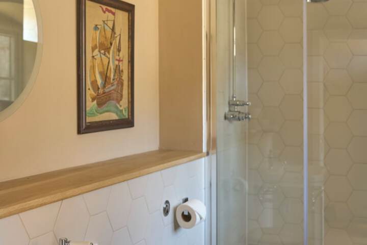 Room 25 of 32