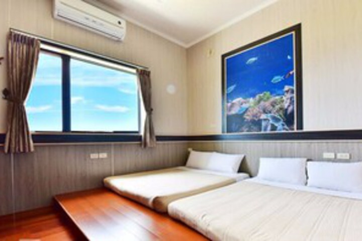 Room 14 of 28
