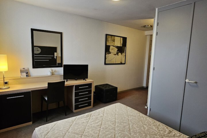 Room 32 of 64