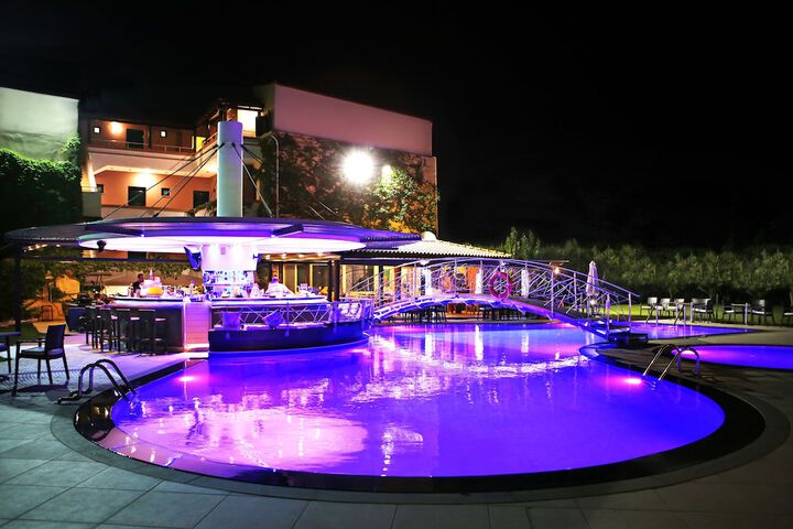 Hotel with Pool