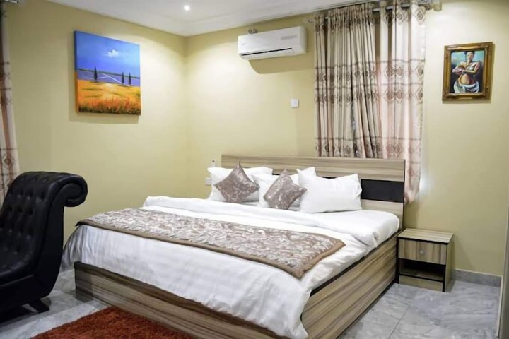 Room 8 of 50