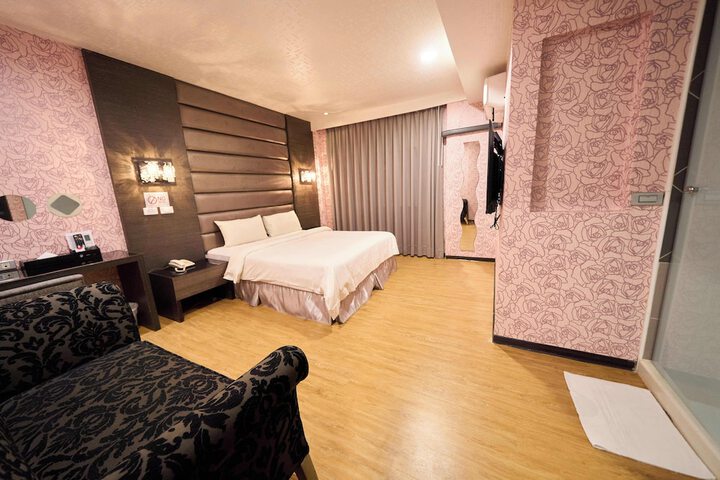 Room 16 of 48