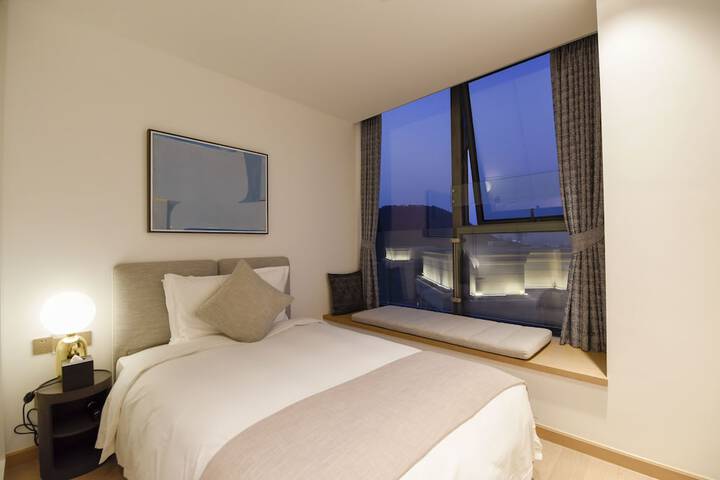 Room 42 of 84