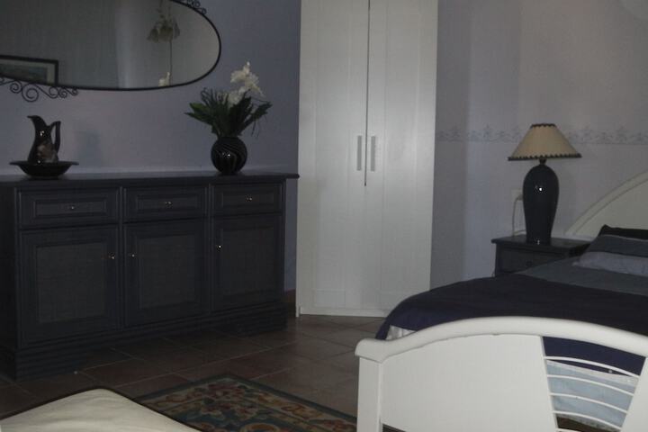 Room 6 of 33