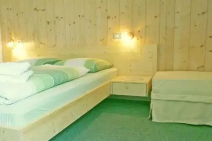 Room 3 of 7