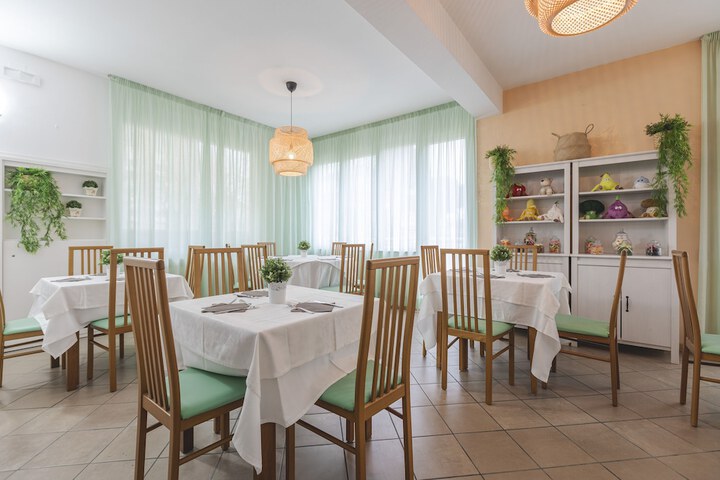 Dining 20 of 56