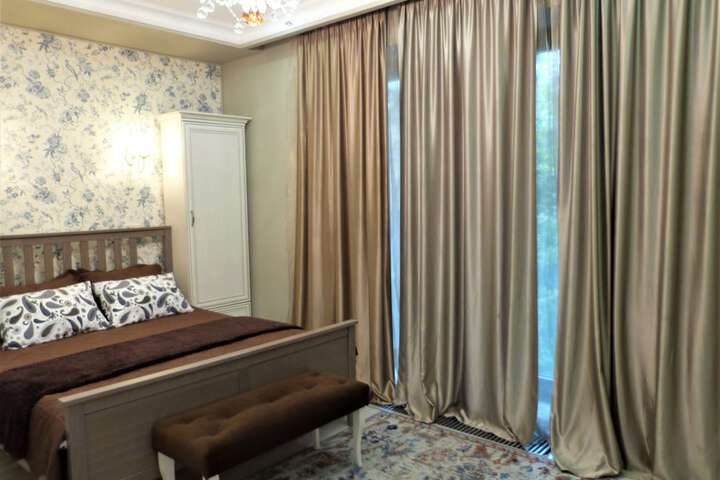 Room 9 of 10