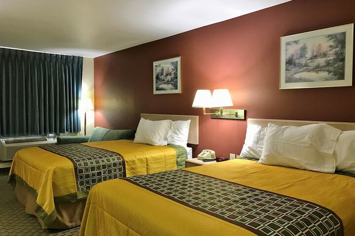2 Beds Queen Bed (8 of 9)