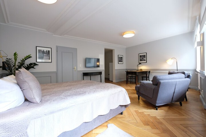 Room 5 of 32