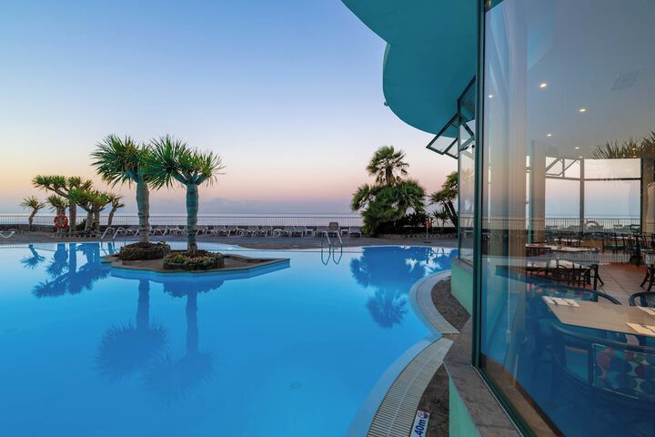 Hotel with Pool