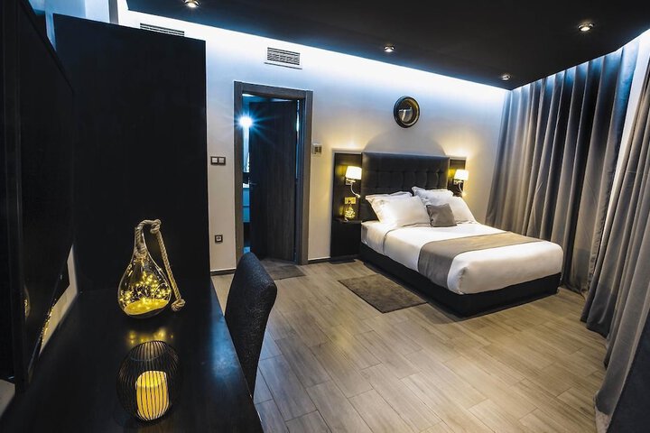 Room 11 of 19