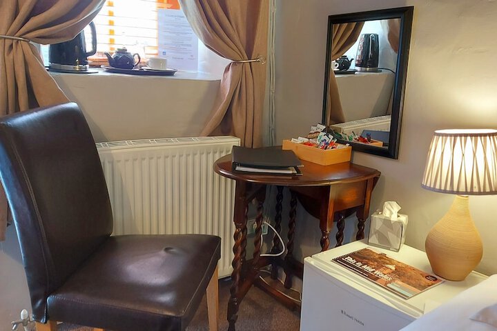 Room 4 of 99