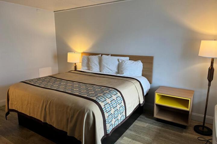 1 King Bed (6 of 6)