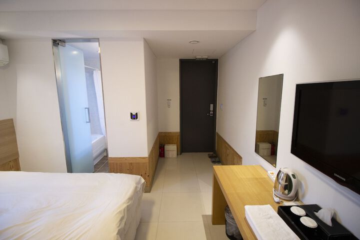 Room 4 of 44