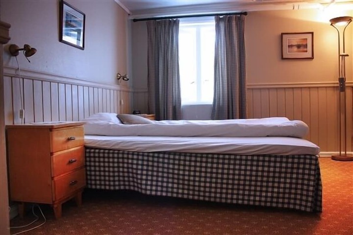 Room 15 of 48