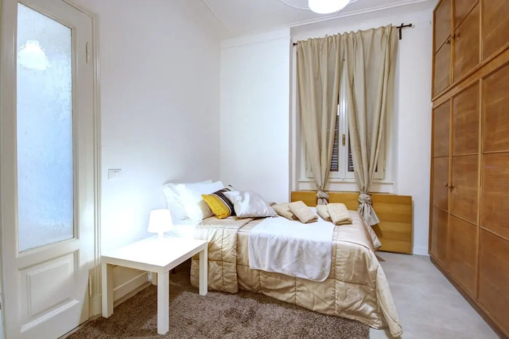 Room 4 of 12