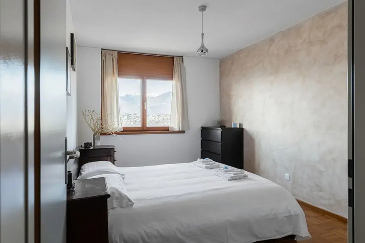 Room 5 of 15