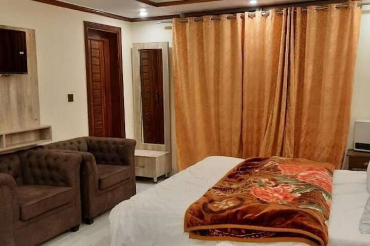 Room 7 of 8