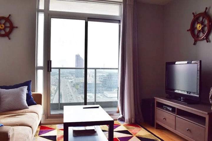 Room 5 of 11