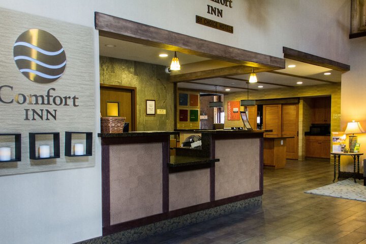 Check-in/check-out kiosk