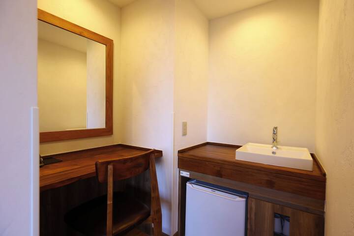 Room 15 of 103