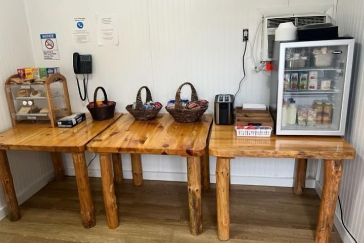 Breakfast/Coffee Service 23 of 26