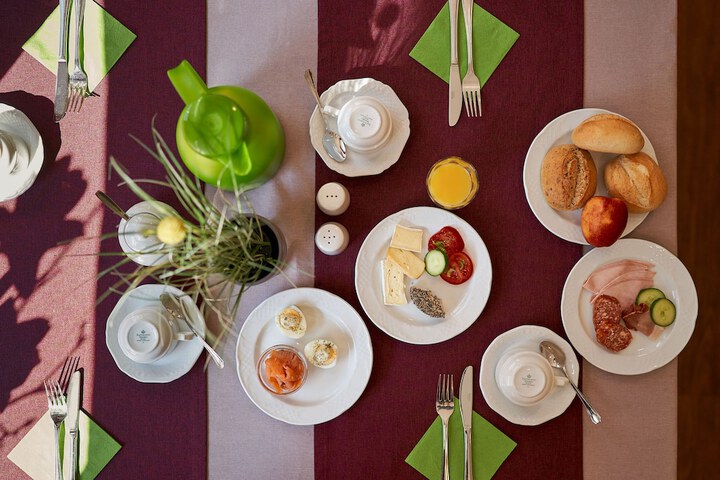 Breakfast/Coffee Service 32 of 39
