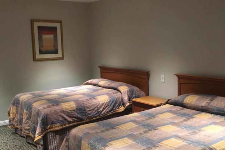 2 Queen Beds (5 of 11)