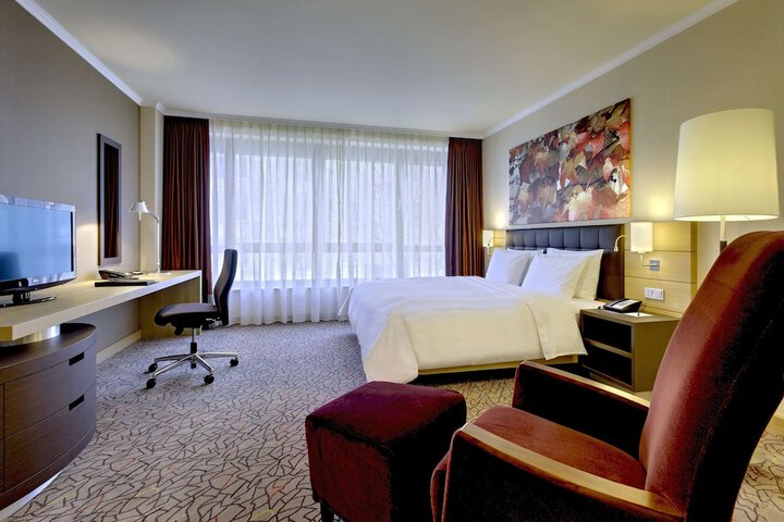 Room 15 of 152