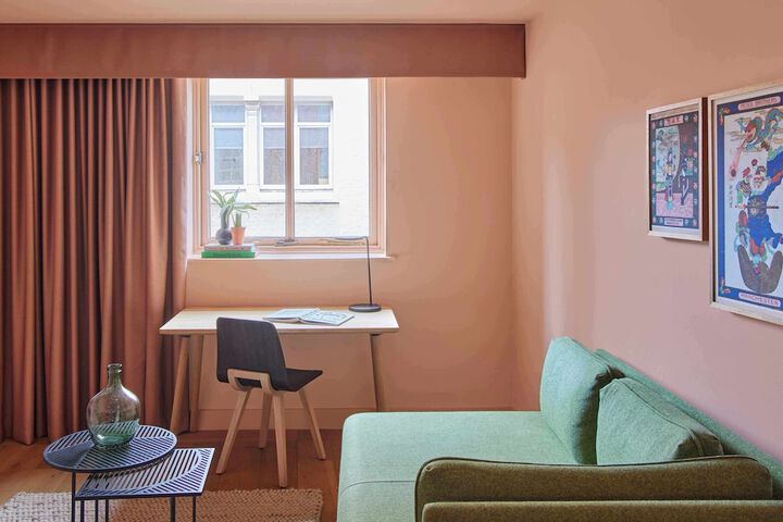 Room 32 of 102