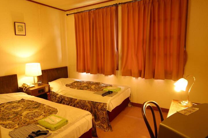 Room 18 of 40