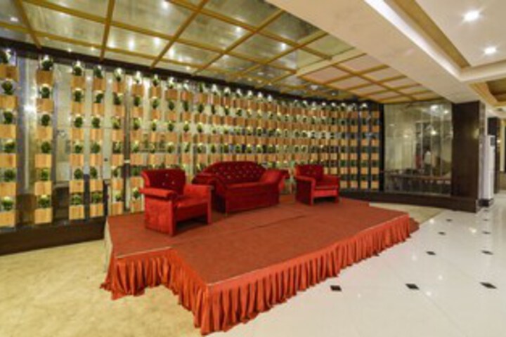 Business Center 4 of 38