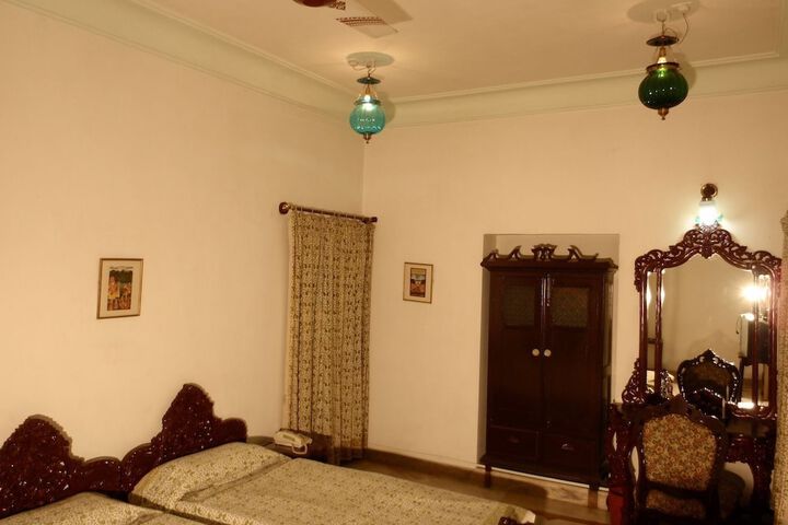 Room 3 of 11