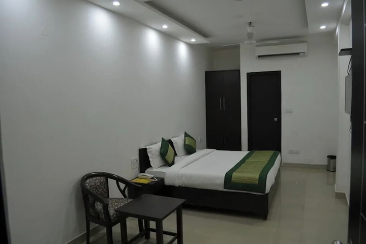 Room 30 of 90