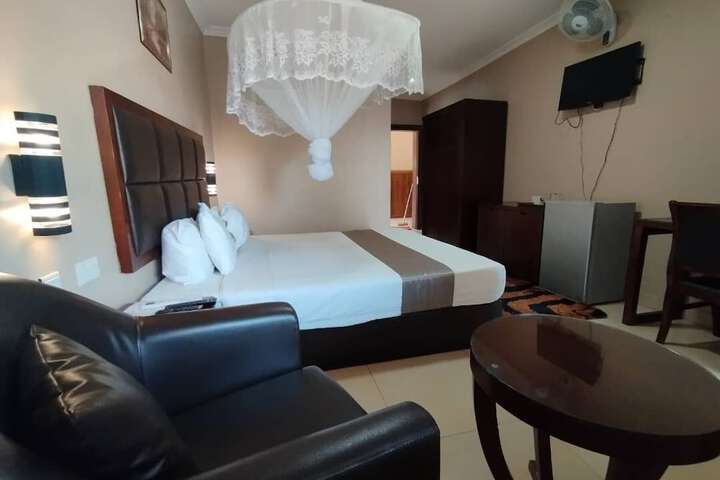 Room 4 of 19