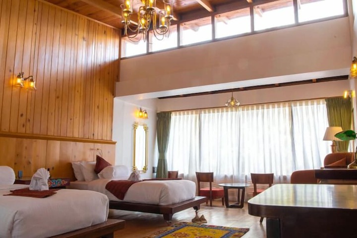 Room 4 of 17