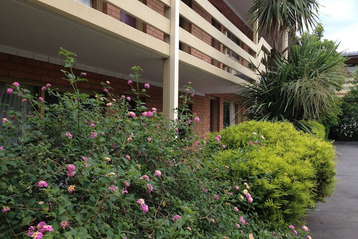 Hotel Exterior 32 of 36