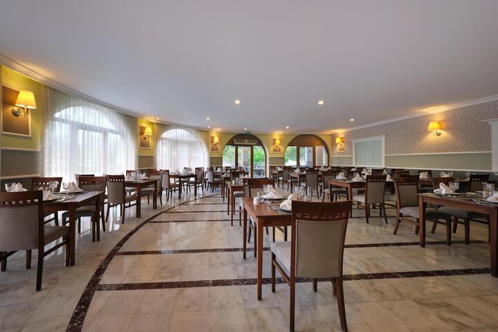 Dining 76 of 121